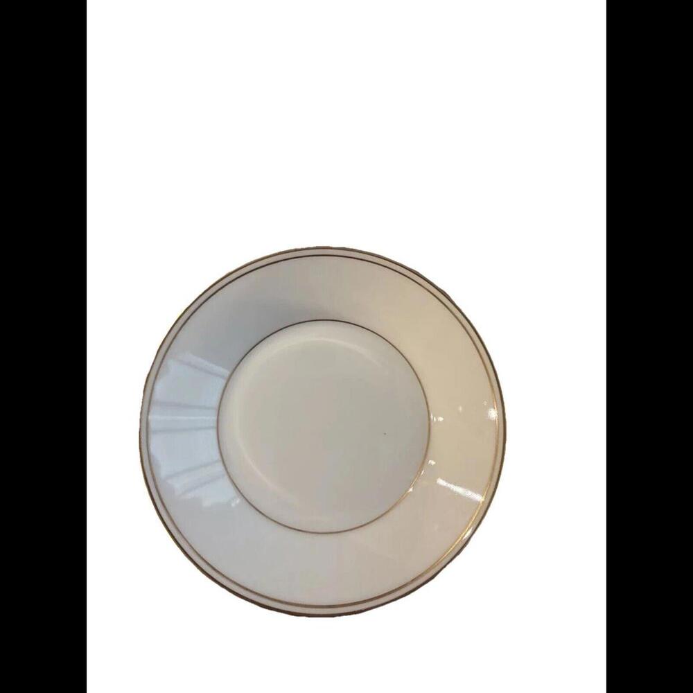 🍽️Neiman Marcus White Small Plate Gold Band
